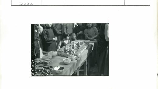 传统谷物香料祭祀场景.jpg