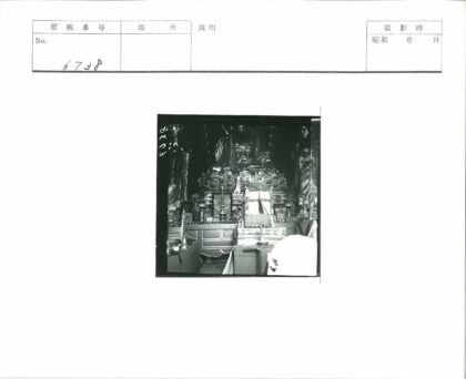 佛像与宗教文物祭坛场景.jpg