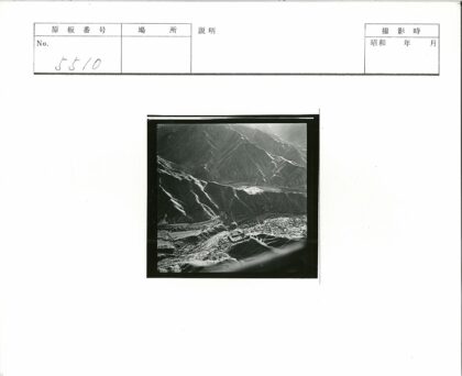 俯瞰崎岖山地与蜿蜒小路.jpg