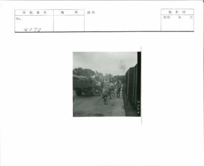 军事装备与火车卡车户外展示.jpg