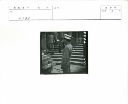 军人吹军号历史瞬间.jpg