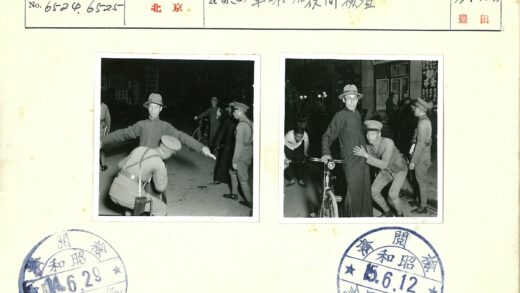 军装男子跪拜眼镜男街头场景.jpg