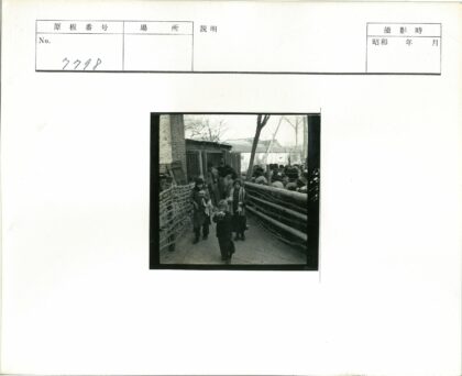 冬日孩童离校场景.jpg