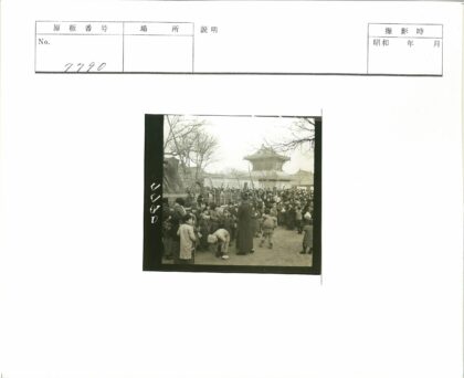 冬日孩童聚集中式庭院.jpg