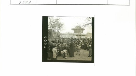 冬日孩童聚集中式庭院.jpg