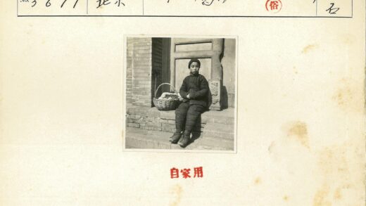 冬日门前静坐时光.jpg
