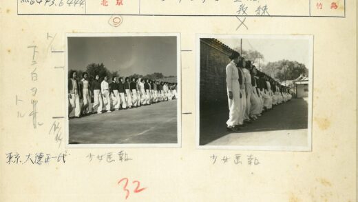 制服人员户外列队传统建筑背景.jpg