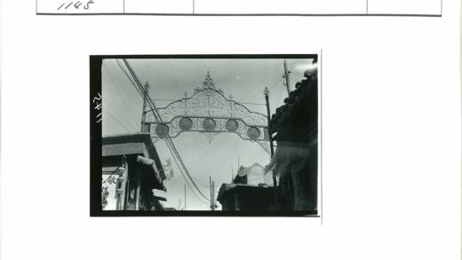 华丽拱门与城市街景.jpg