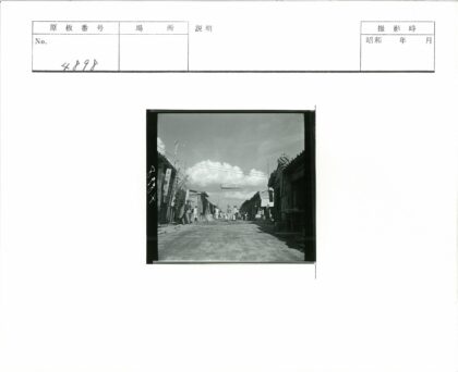 历史街景人群行走横幅建筑.jpg