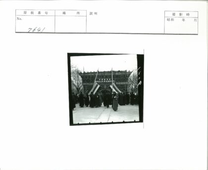 历史集会冬季建筑前.jpg