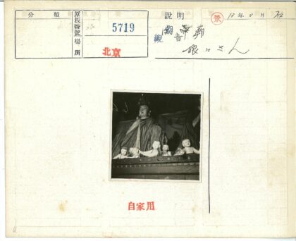 历史雕像群像长袍阵列.jpg