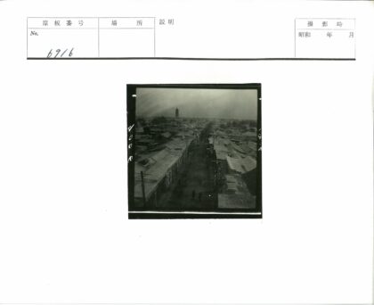 古老街道与高塔鸟瞰图.jpg