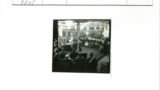 国际会议历史演讲现场.jpg