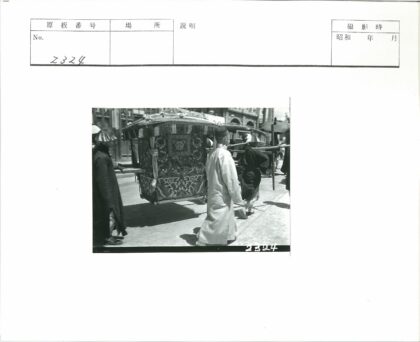 城市街道华丽轿子游行.jpg