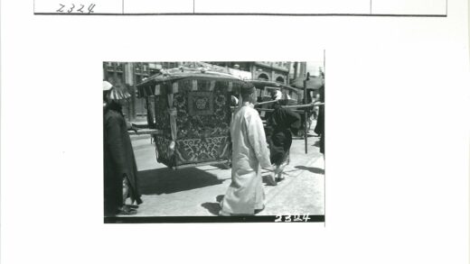 城市街道华丽轿子游行.jpg