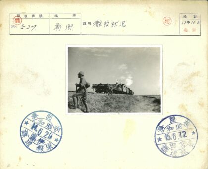 士兵与军列行进的.jpg