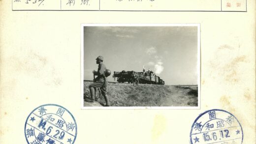 士兵与军列行进的.jpg