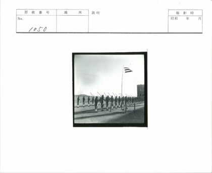 士兵列队升旗仪式户外场景.jpg