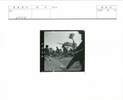 士兵步枪刺刀草地训练.jpg
