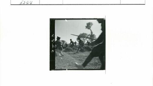 士兵步枪刺刀草地训练.jpg