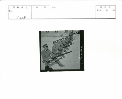 士兵跪地持枪训练.jpg