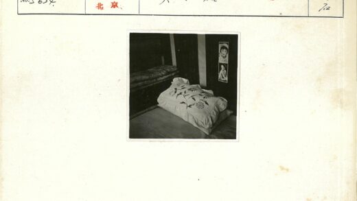 复古卧室绣花枕头肖像装饰.jpg