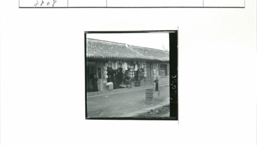 复古市场商店陈列与街景.jpg