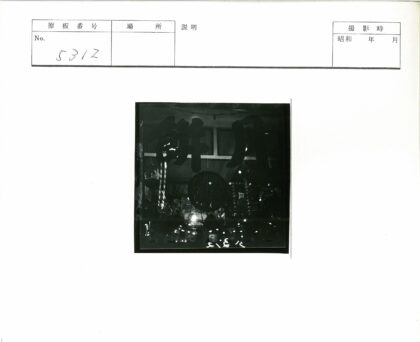 复古橱窗灯光装饰展示.jpg