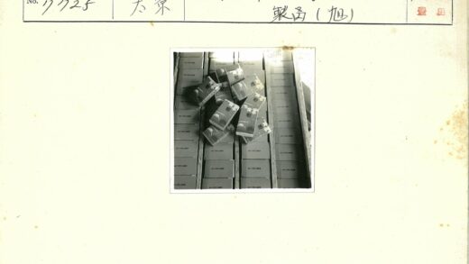 复古烟盒木制隔间陈列.jpg