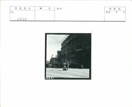 复古街景与老式汽车.jpg
