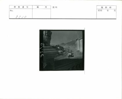 复古街景马车行人建筑.jpg