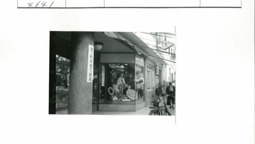 夏日橱窗展示与装饰物品.jpg