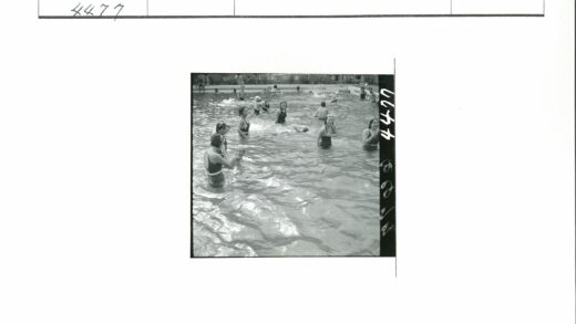 夏日泳池休闲时光.jpg