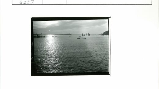 夕阳海岸帆船剪影.jpg