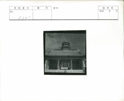多云天空下的多层宝塔.jpg