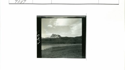 多云天空下的山脉与河床.jpg