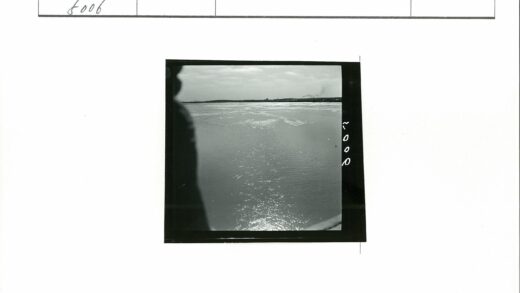 多云天空下的海岸与炊烟.jpg