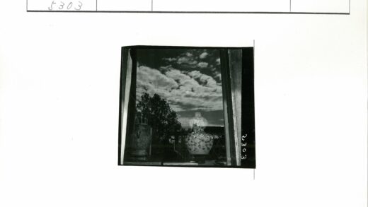 多云天空与窗前景色.jpg