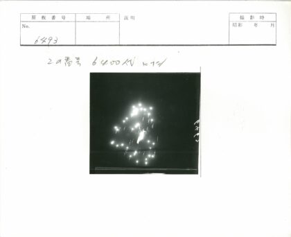 夜空明亮烟花光迹照片.jpg