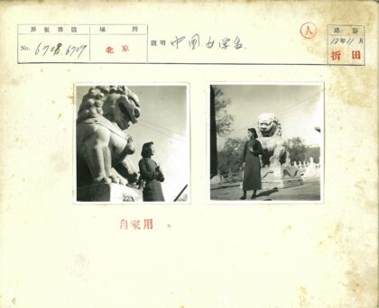 女人与石狮雕像自然背景.jpg