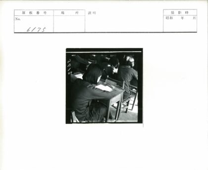 学生专注学习教室课堂.jpg
