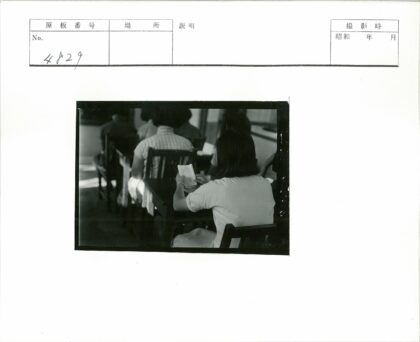 学生读书课堂专注时刻.jpg