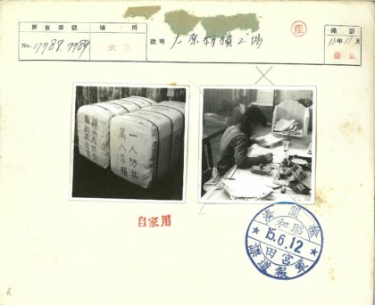 学者伏案写作的复古场景.jpg