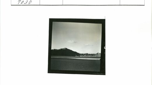 宁静山丘水域海岸线.jpg
