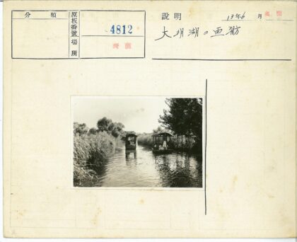 宁静水道边的田园风光.jpg
