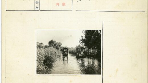 宁静水道边的田园风光.jpg
