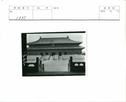宏伟传统建筑庭院台阶细节.jpg