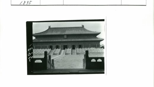 宏伟传统建筑庭院台阶细节.jpg