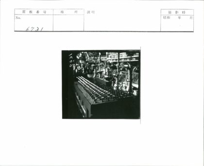 宗教仪式金属器皿与碗陈列.jpg