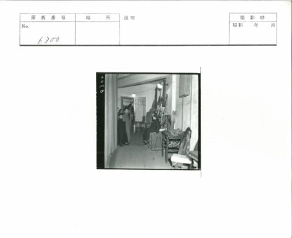 室内走廊陈设旧影.jpg
